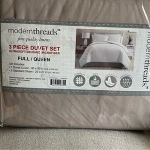 Duvet cover full/ queen size with 2 standard shams. Taupe/ tan color,microfiber